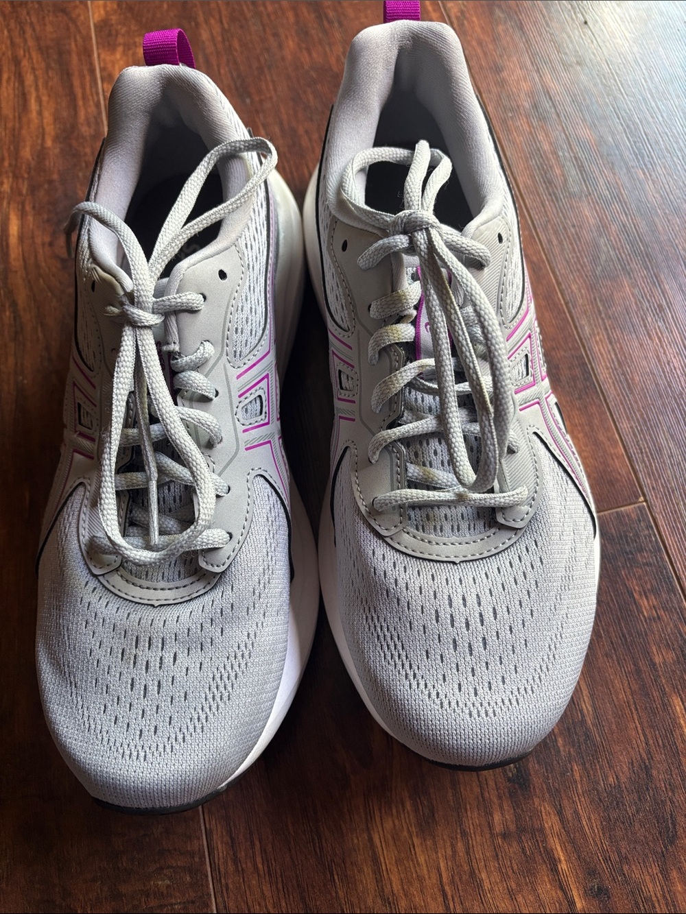 Light Gray Women's Running Sneakers with Purple Accents